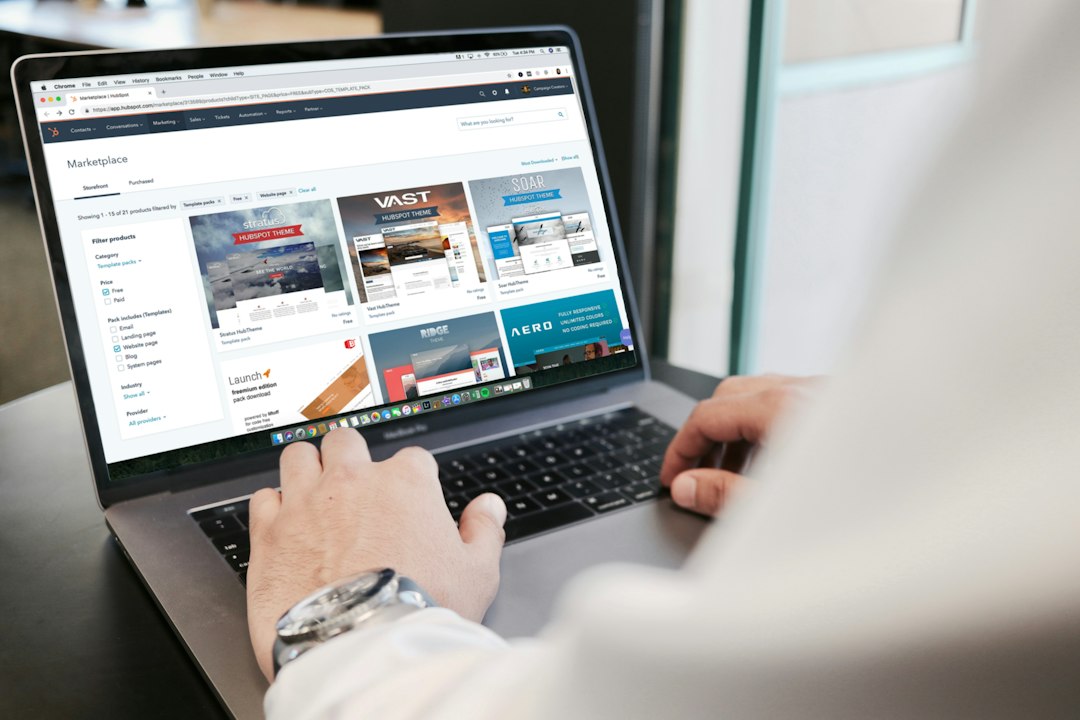 Arbejde ved en bærbar computer