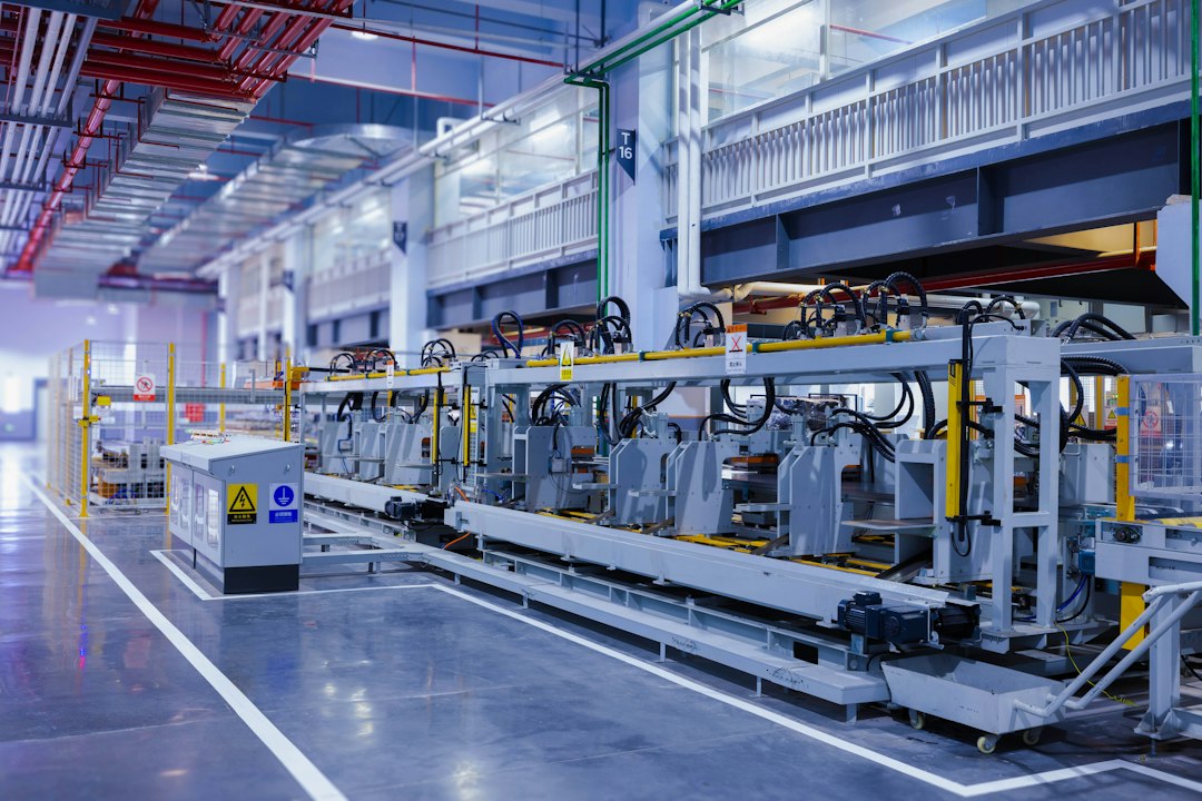 Automatiseret produktionslinje i en fabrik